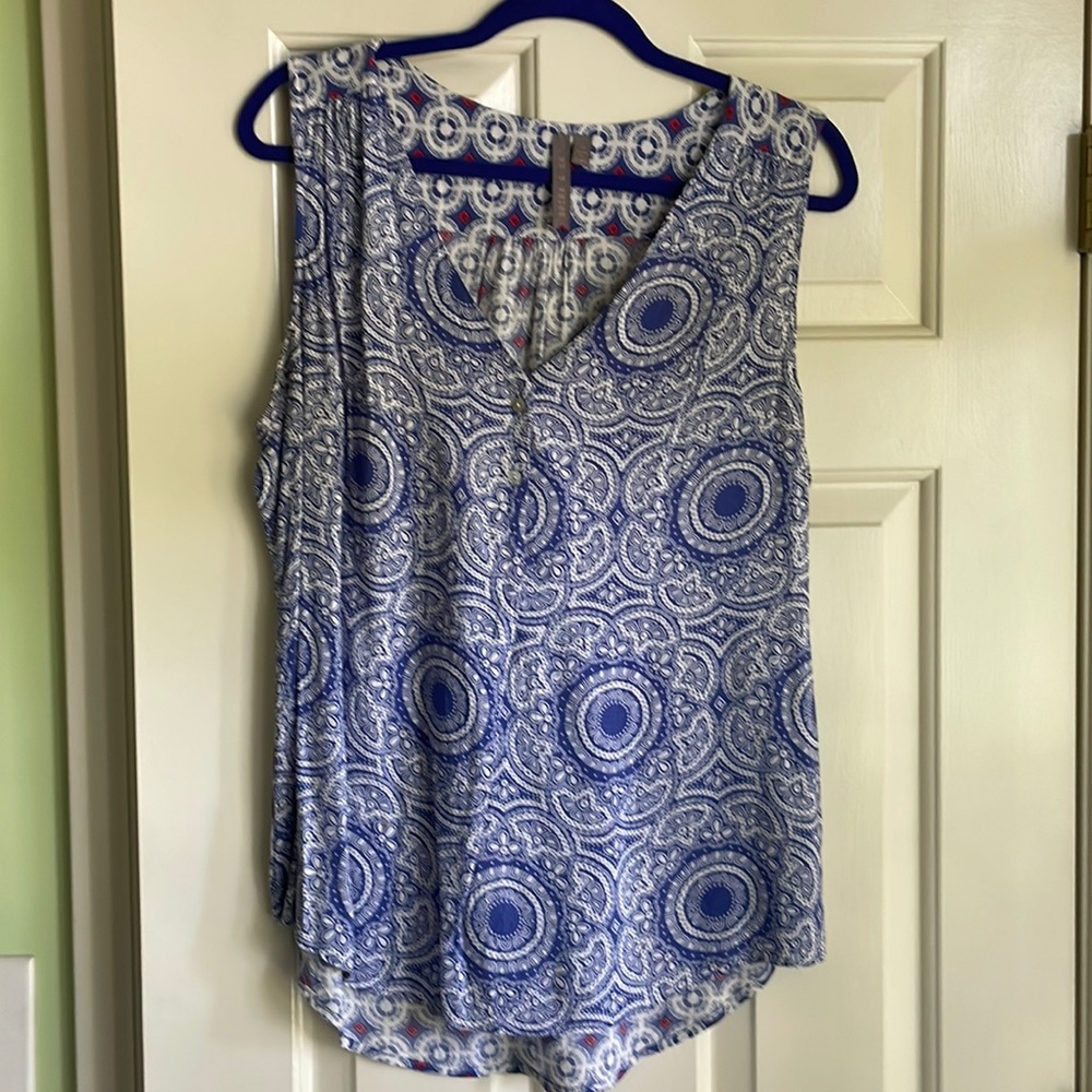 Sleeveless tunic top